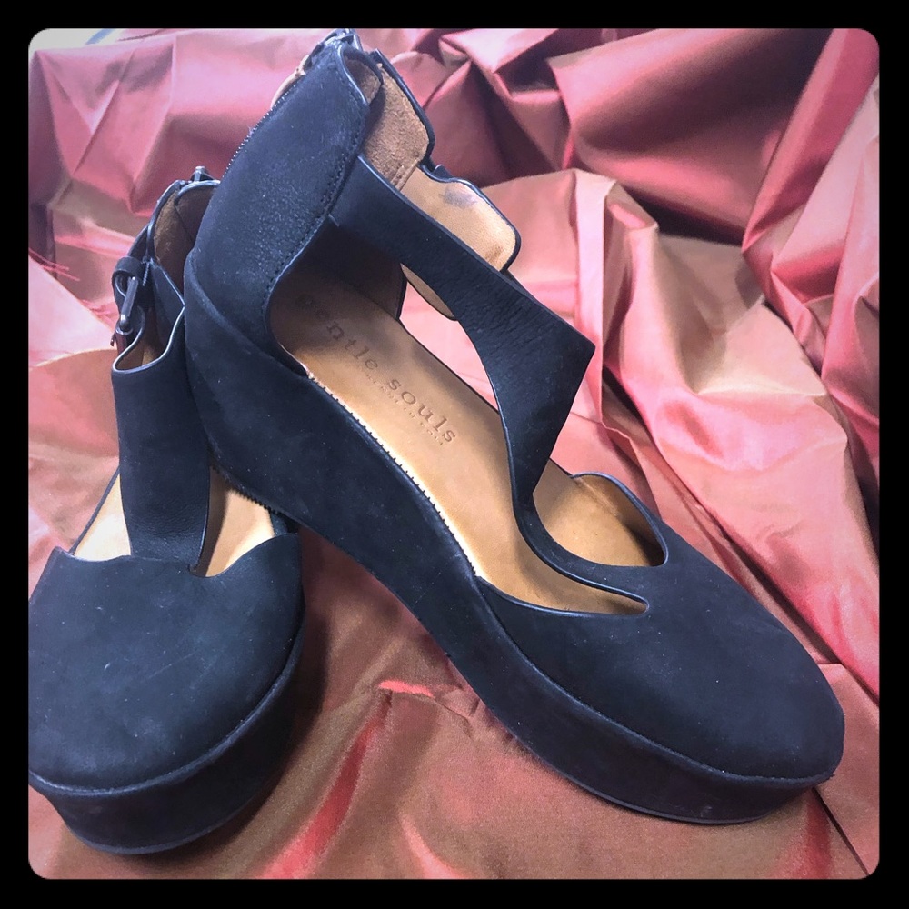Kenneth Cole Platform Wedge with T-Strap